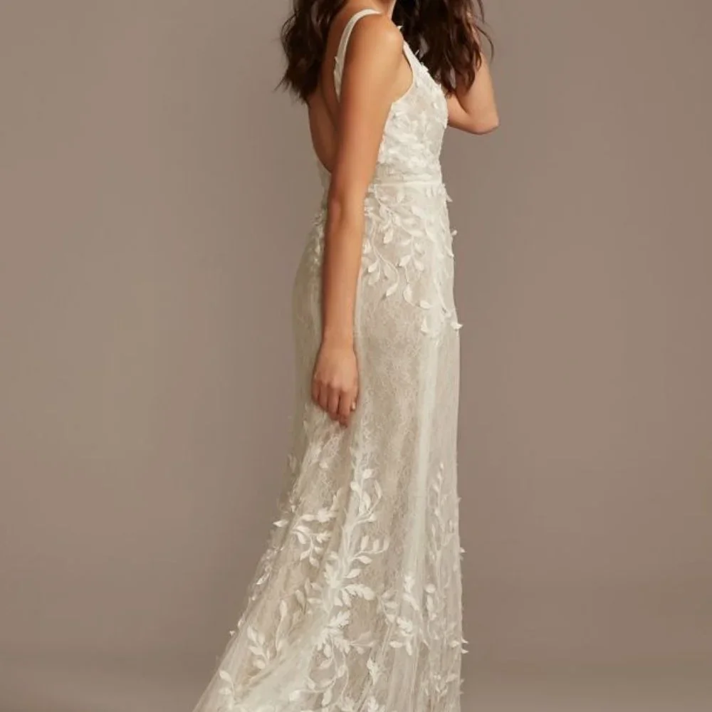 Brand new wedding dress - Picture 2 of 4